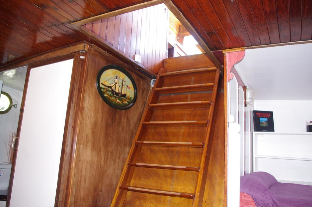 Bed and Breakfast Péniche Le Hasard Villeneuve-lès-Avignon Zimmer foto